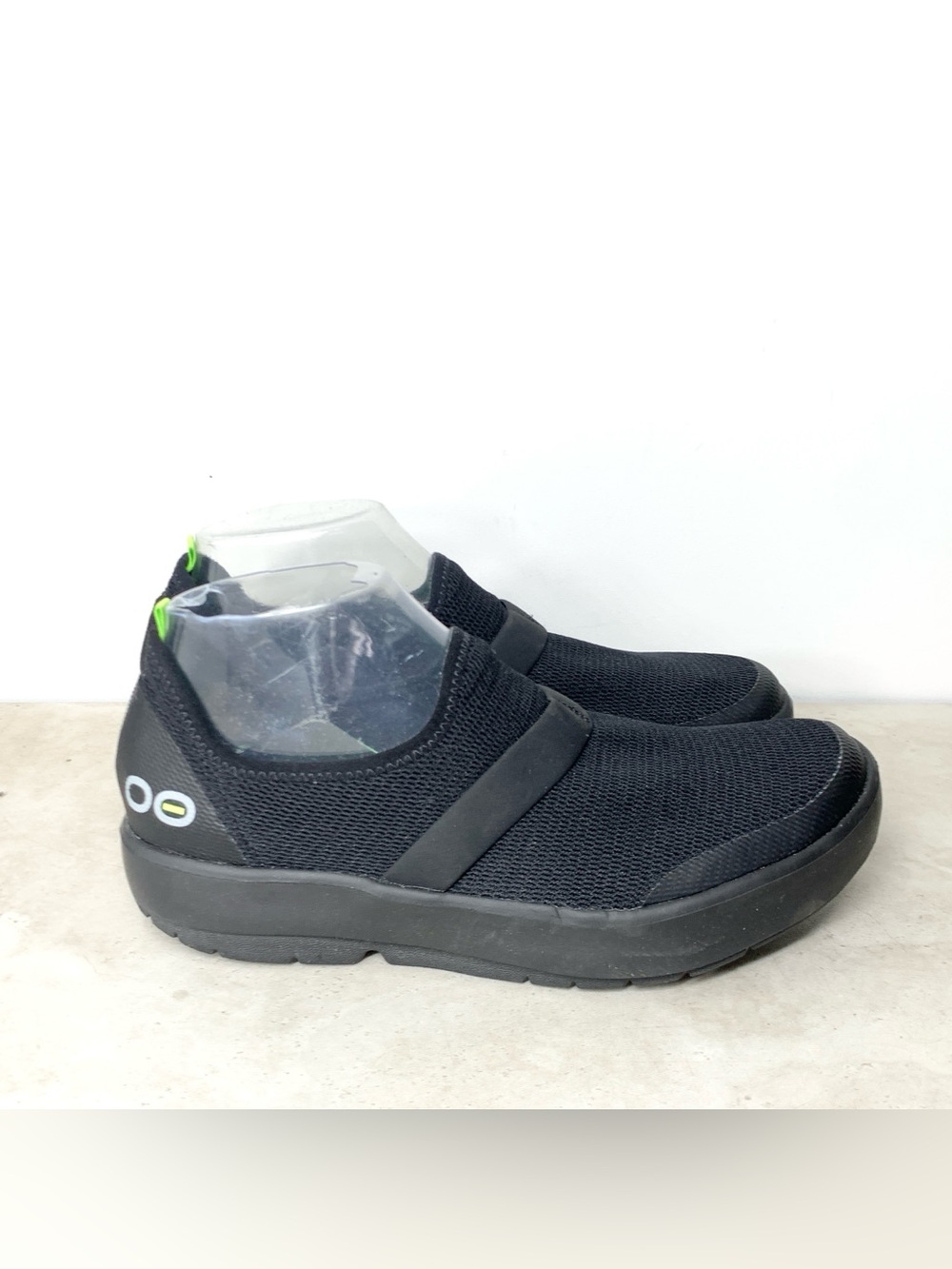 OOFOS OOmg Eezee Sneakers Women Size 8.5 Shoes Low Black Mesh Slip On Recovery